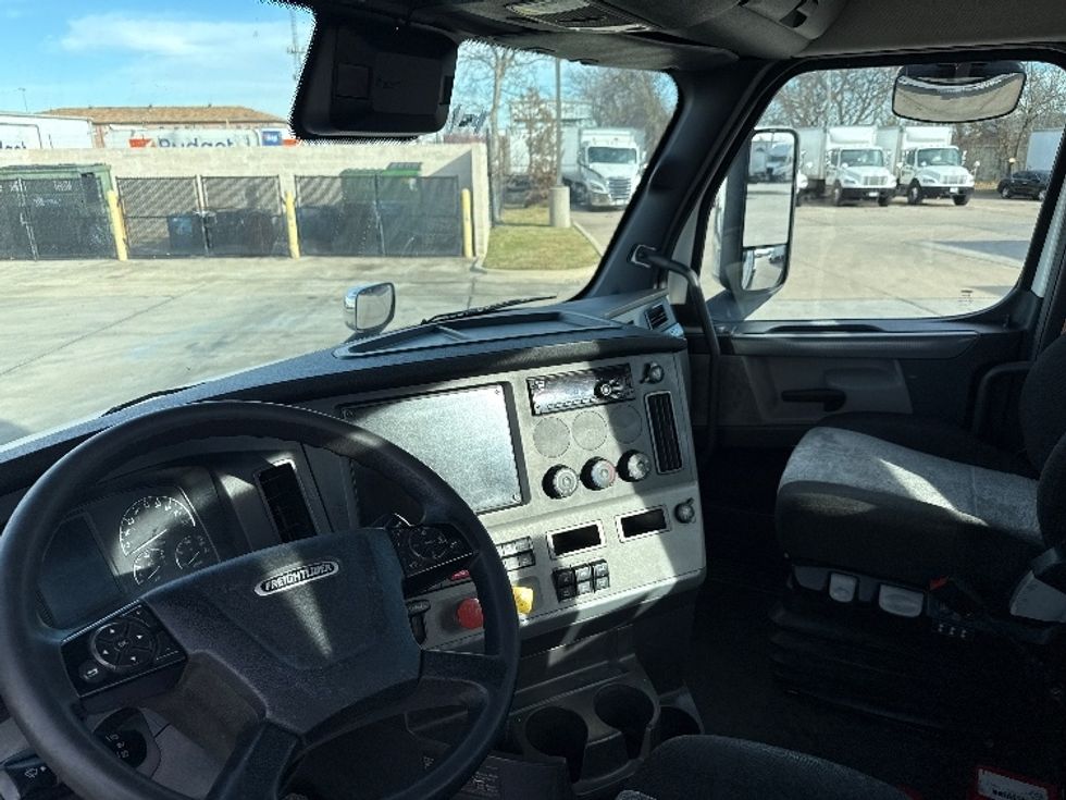 Day Cab Tractor-Heavy Duty Tractors-Freightliner-2021-T11664ST-Arlington-TX-423,084\n\t\tmiles-$ 57,500 - Image 10