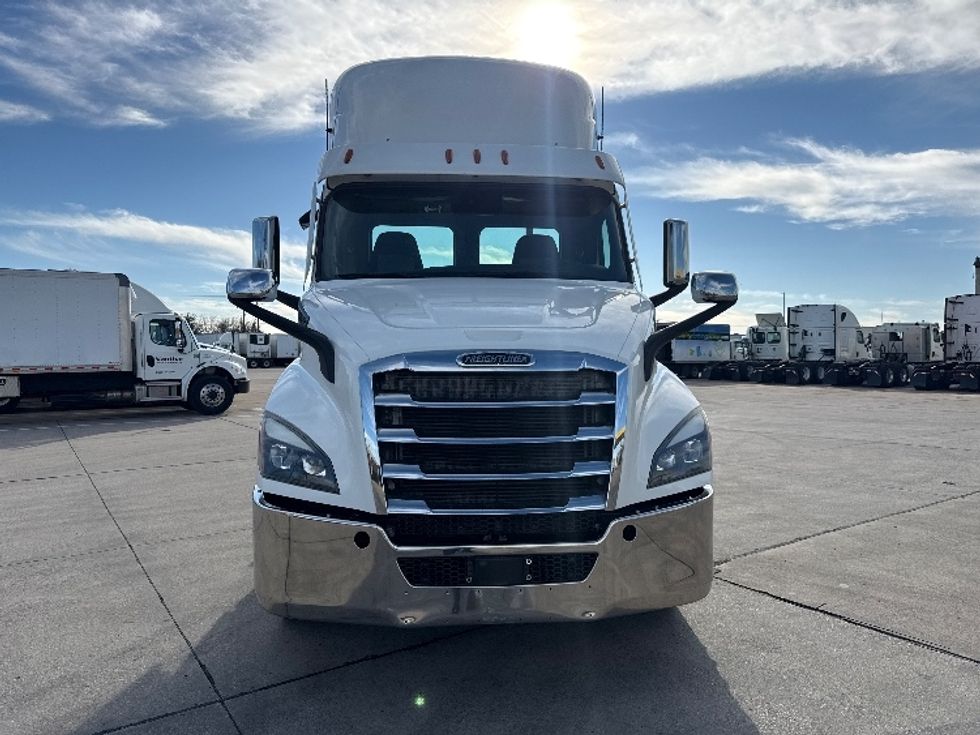 Day Cab Tractor-Heavy Duty Tractors-Freightliner-2021-T11664ST-Arlington-TX-423,084\n\t\tmiles-$ 57,500 - Image 2