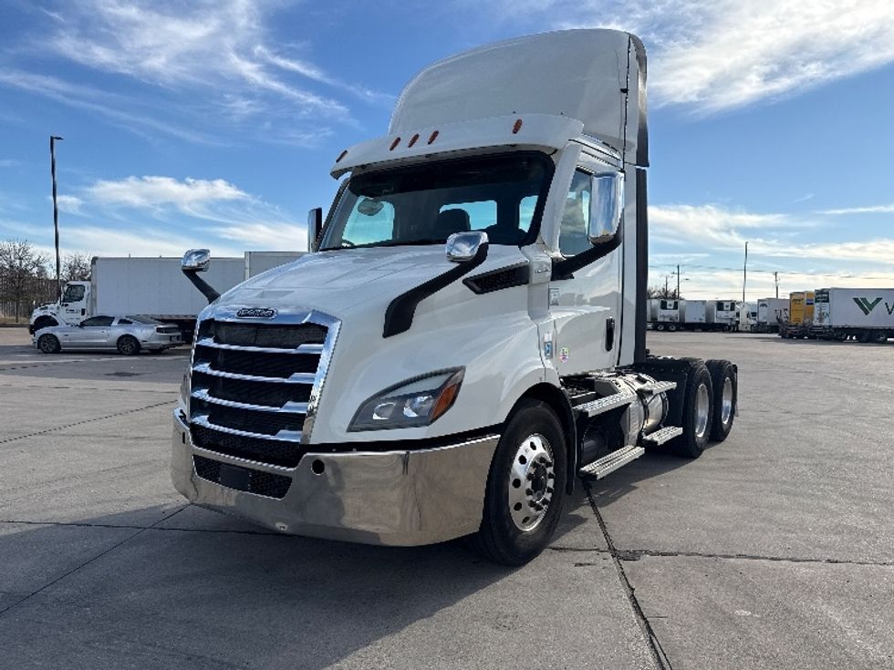 Day Cab Tractor-Heavy Duty Tractors-Freightliner-2021-T11664ST-Arlington-TX-423,084\n\t\tmiles-$ 57,500 - Image 3