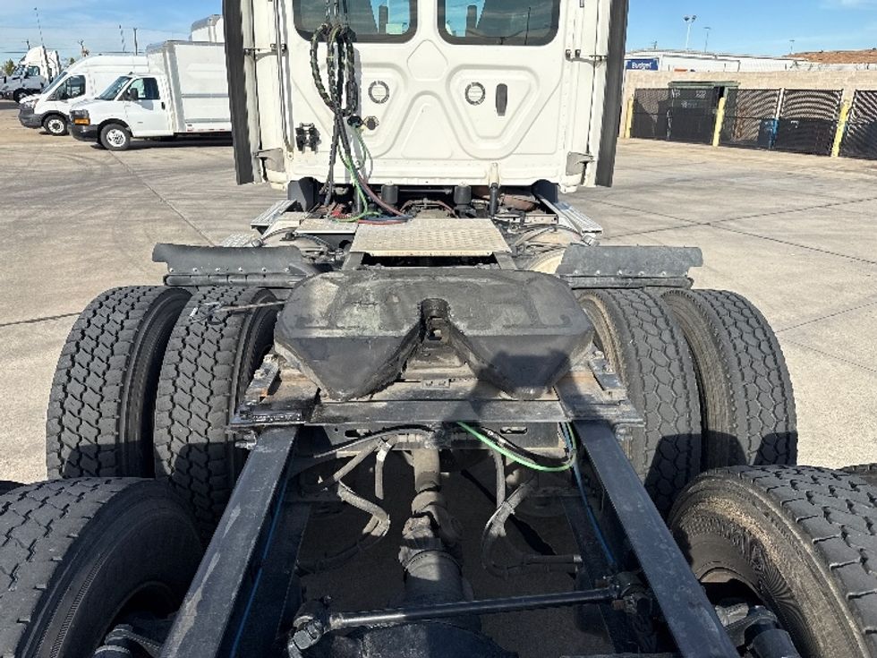 Day Cab Tractor-Heavy Duty Tractors-Freightliner-2021-T11664ST-Arlington-TX-423,084\n\t\tmiles-$ 57,500 - Image 6