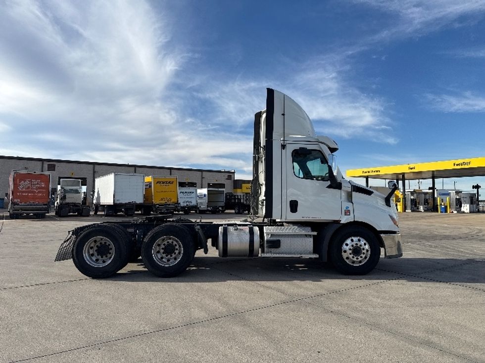 Day Cab Tractor-Heavy Duty Tractors-Freightliner-2021-T11664ST-Arlington-TX-423,084\n\t\tmiles-$ 57,500 - Image 8