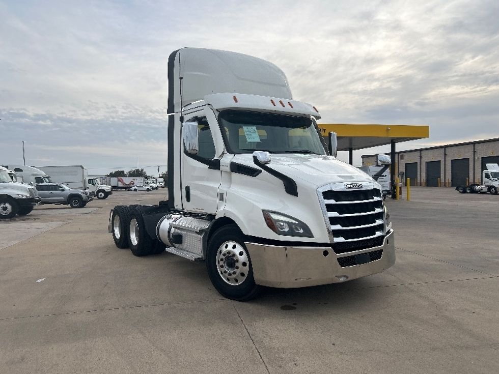 Day Cab Tractor-Heavy Duty Tractors-Freightliner-2021-T11664ST-Arlington-TX-440,537\n\t\tmiles-$ 55,250 - Image 1