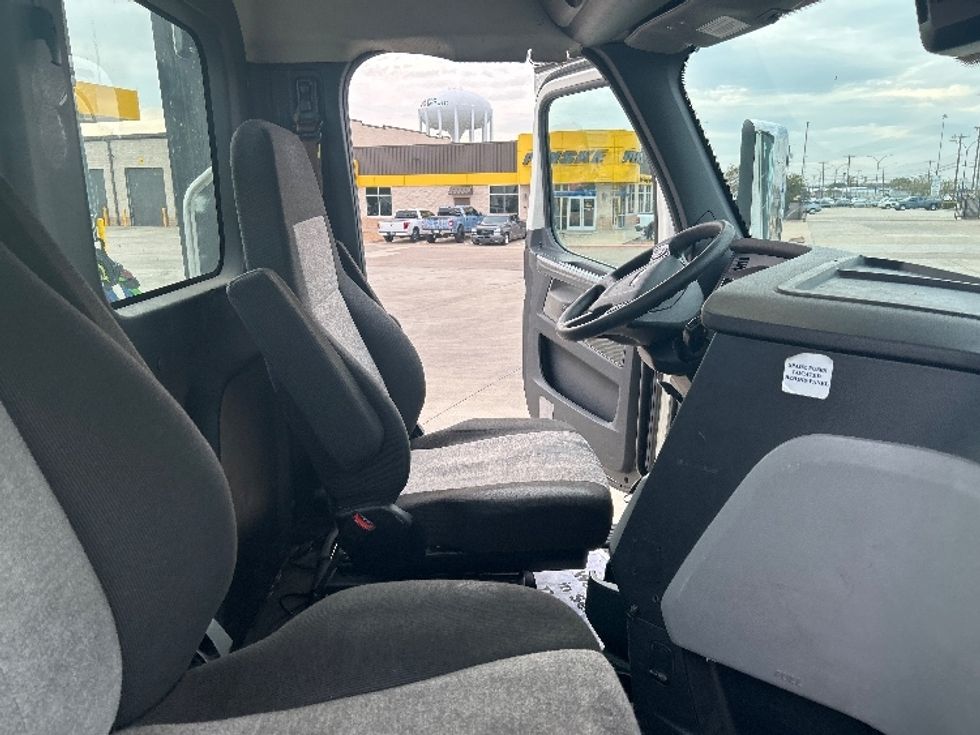 Day Cab Tractor-Heavy Duty Tractors-Freightliner-2021-T11664ST-Arlington-TX-440,537\n\t\tmiles-$ 55,250 - Image 14