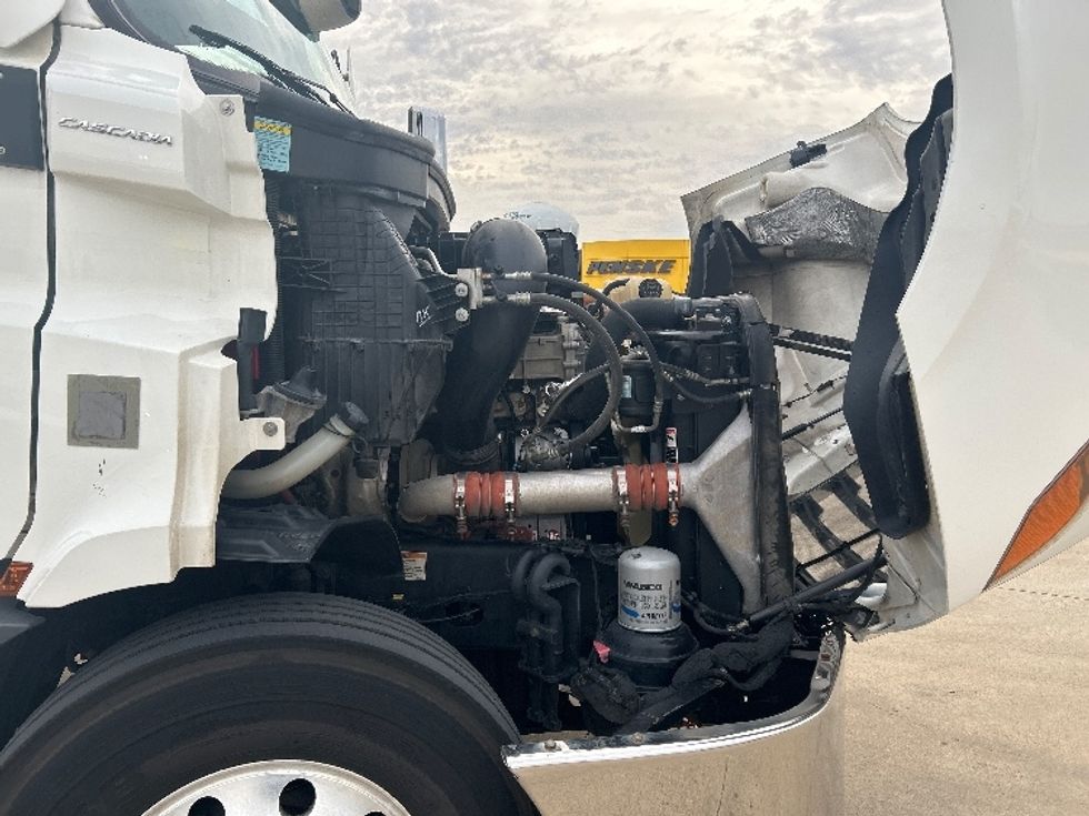 Day Cab Tractor-Heavy Duty Tractors-Freightliner-2021-T11664ST-Arlington-TX-440,537\n\t\tmiles-$ 55,250 - Image 15