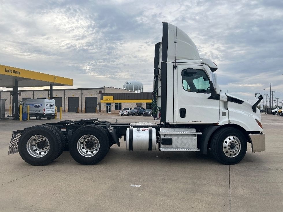 Day Cab Tractor-Heavy Duty Tractors-Freightliner-2021-T11664ST-Arlington-TX-440,537\n\t\tmiles-$ 55,250 - Image 8