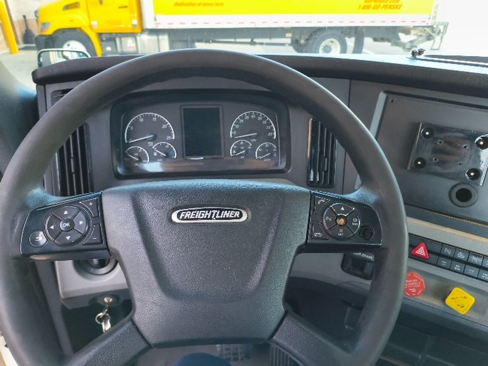 Day Cab Tractor-Heavy Duty Tractors-Freightliner-2021-T11664ST-Arlington-TX-443,825\n\t\tmiles-$ 54,250 - Image 11