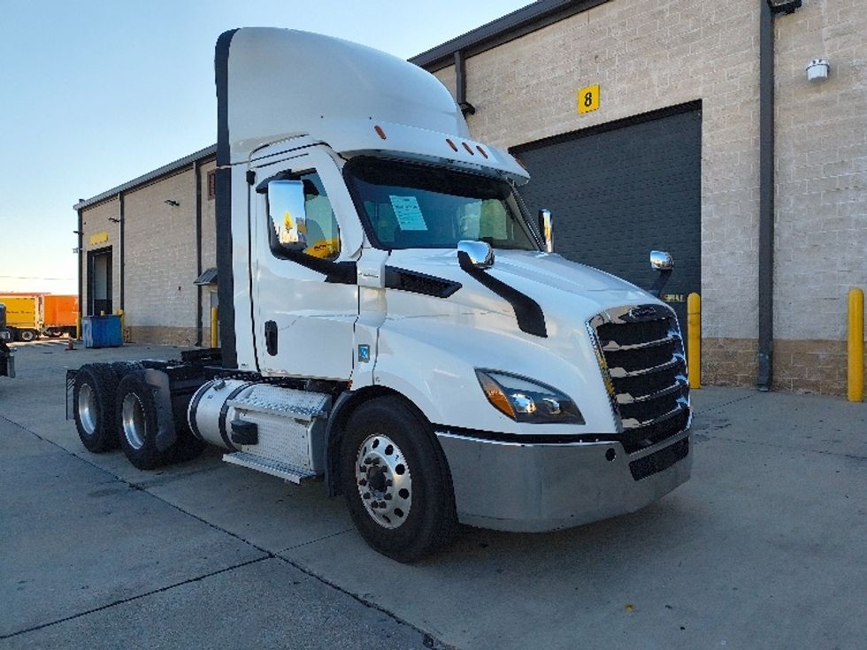 Day Cab Tractor-Heavy Duty Tractors-Freightliner-2021-T11664ST-Arlington-TX-443,825\n\t\tmiles-$ 55,000 - Image 1