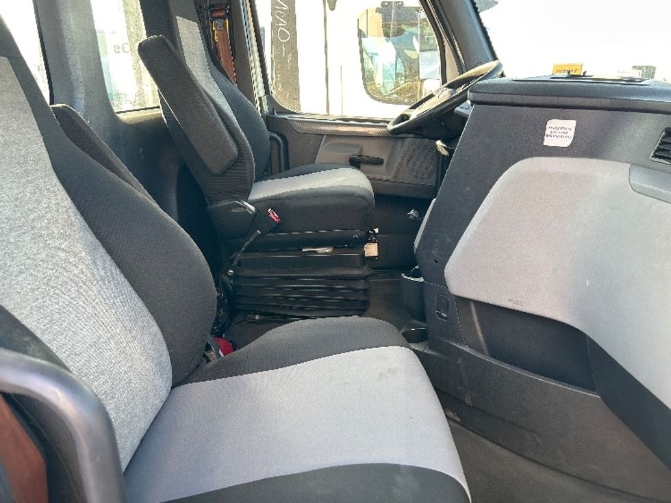 Day Cab Tractor-Heavy Duty Tractors-Freightliner-2021-T11664ST-Arlington-TX-443,825\n\t\tmiles-$ 55,000 - Image 14