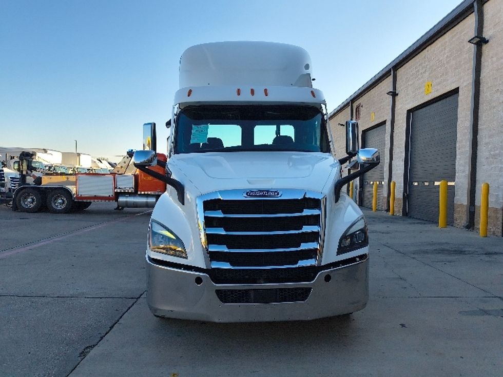Day Cab Tractor-Heavy Duty Tractors-Freightliner-2021-T11664ST-Arlington-TX-443,825\n\t\tmiles-$ 55,000 - Image 2