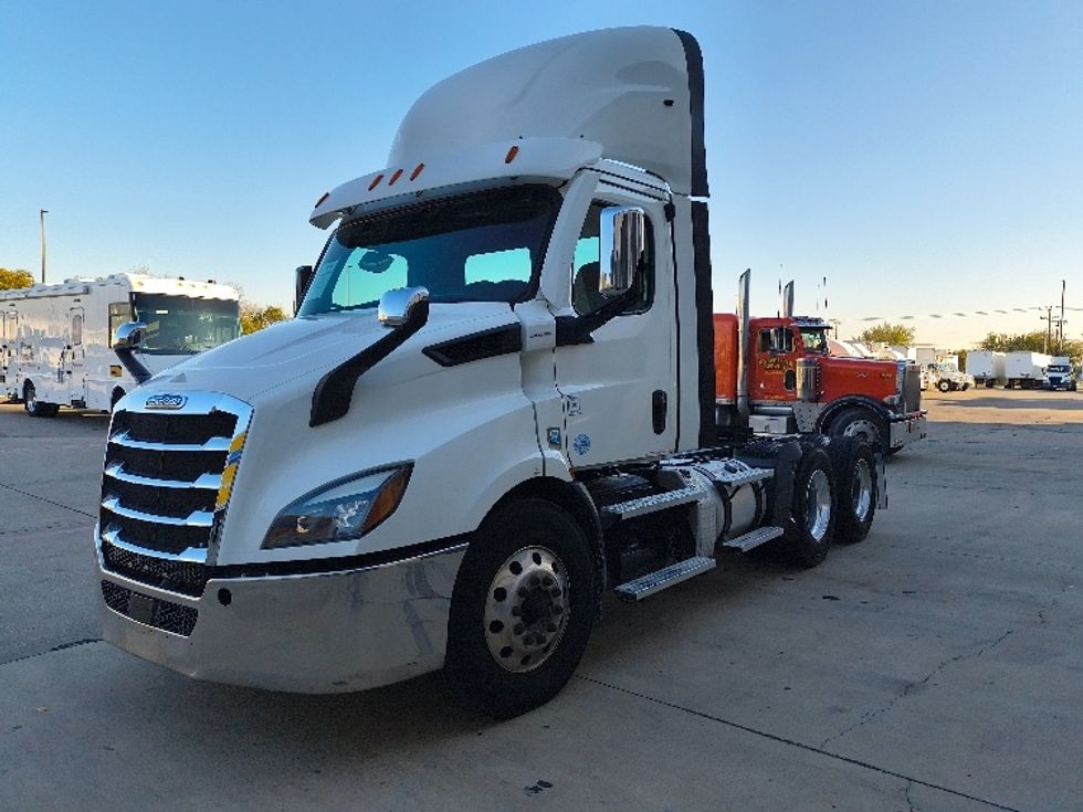Day Cab Tractor-Heavy Duty Tractors-Freightliner-2021-T11664ST-Arlington-TX-443,825\n\t\tmiles-$ 55,000 - Image 3