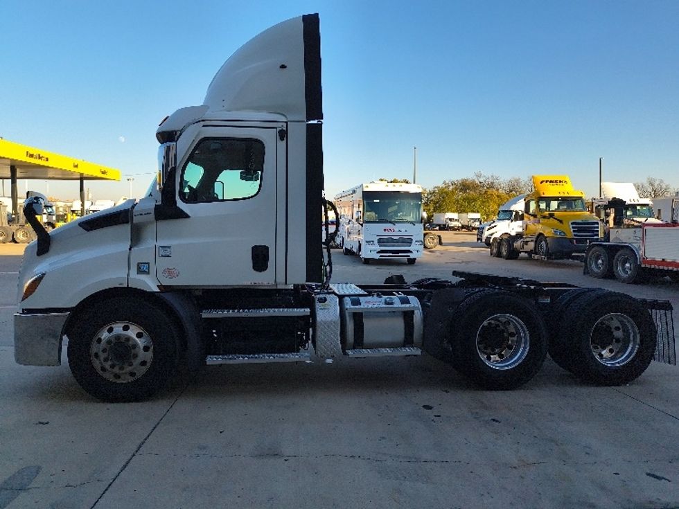 Day Cab Tractor-Heavy Duty Tractors-Freightliner-2021-T11664ST-Arlington-TX-443,825\n\t\tmiles-$ 55,000 - Image 4