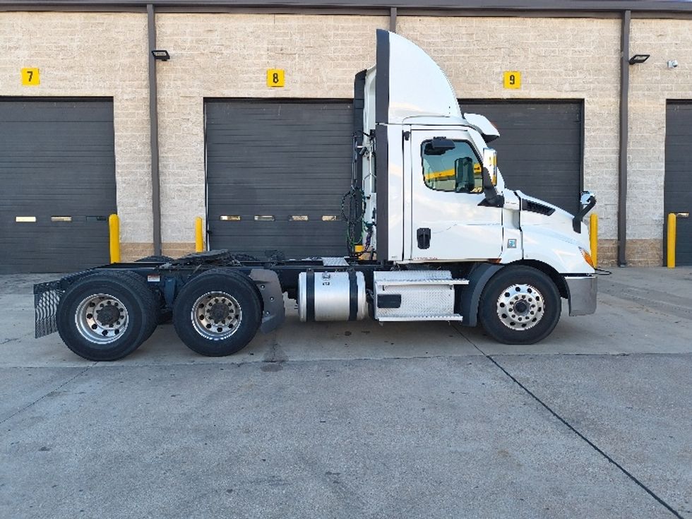 Day Cab Tractor-Heavy Duty Tractors-Freightliner-2021-T11664ST-Arlington-TX-443,825\n\t\tmiles-$ 55,000 - Image 8
