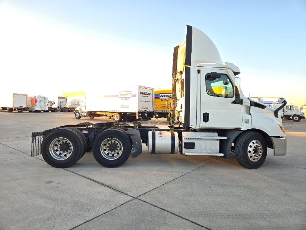 Day Cab Tractor-Heavy Duty Tractors-Freightliner-2021-T11664ST-Arlington-TX-454,317\n\t\tmiles-$ 53,750 - Image 8