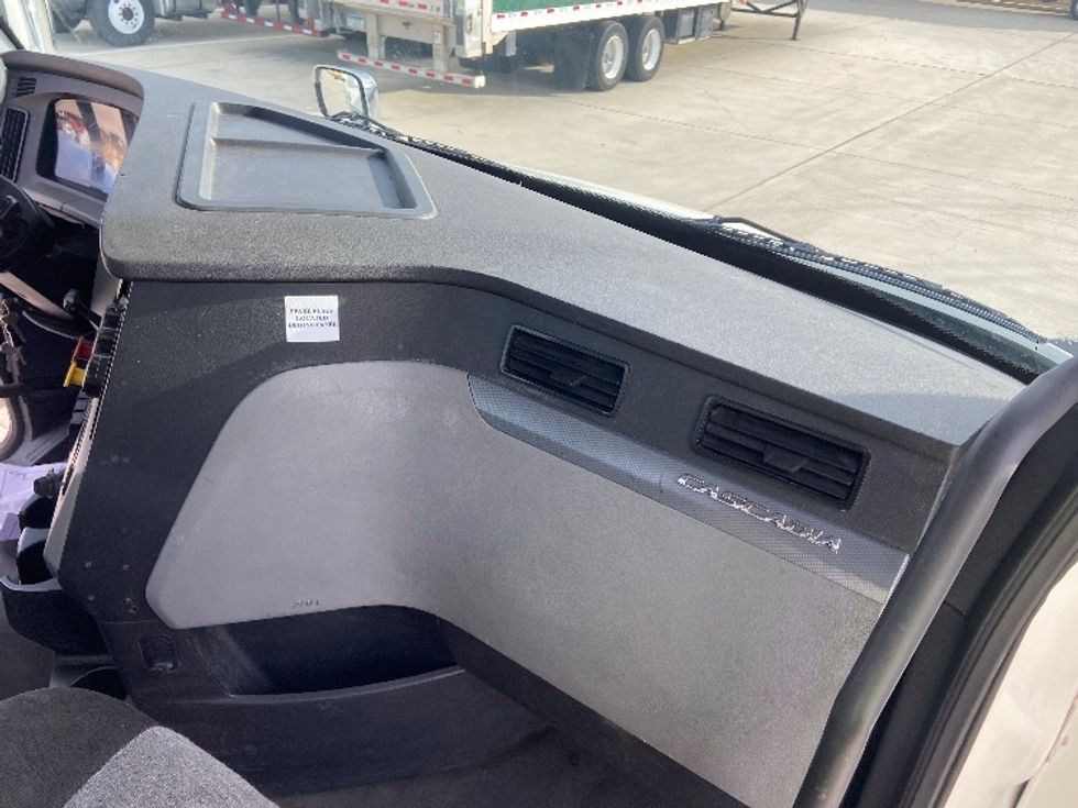 Day Cab Tractor-Heavy Duty Tractors-Freightliner-2021-T11664ST-Arlington-TX-471,249\n\t\tmiles-$ 52,250 - Image 12