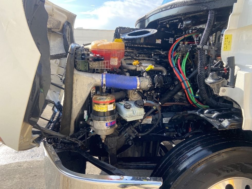 Day Cab Tractor-Heavy Duty Tractors-Freightliner-2021-T11664ST-Arlington-TX-471,249\n\t\tmiles-$ 52,250 - Image 15