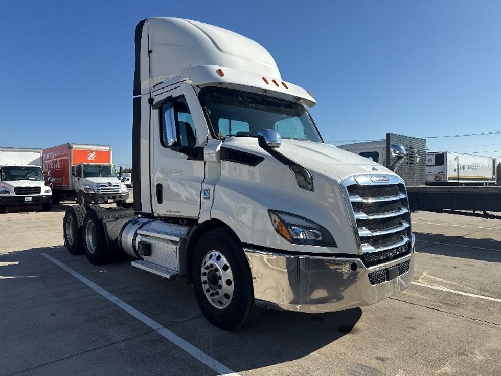 Day Cab Tractor-Heavy Duty Tractors-Freightliner-2021-T11664ST-Arlington-TX-472,511\n\t\tmiles-$ 52,000 - Image 1