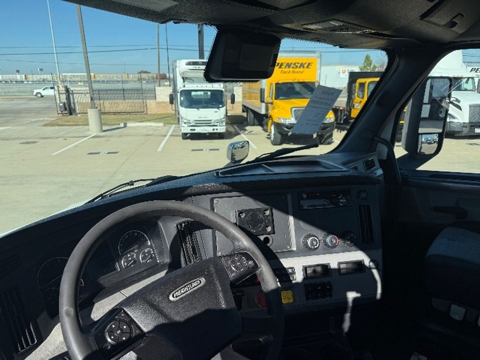 Day Cab Tractor-Heavy Duty Tractors-Freightliner-2021-T11664ST-Arlington-TX-472,511\n\t\tmiles-$ 52,000 - Image 11
