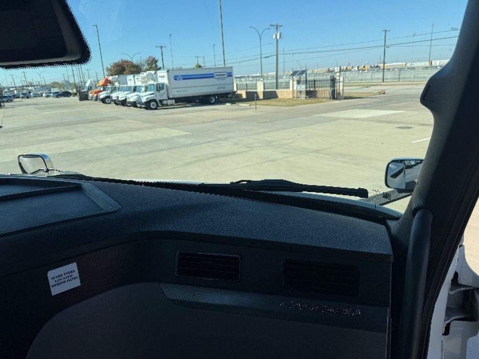 Day Cab Tractor-Heavy Duty Tractors-Freightliner-2021-T11664ST-Arlington-TX-472,511\n\t\tmiles-$ 52,000 - Image 13