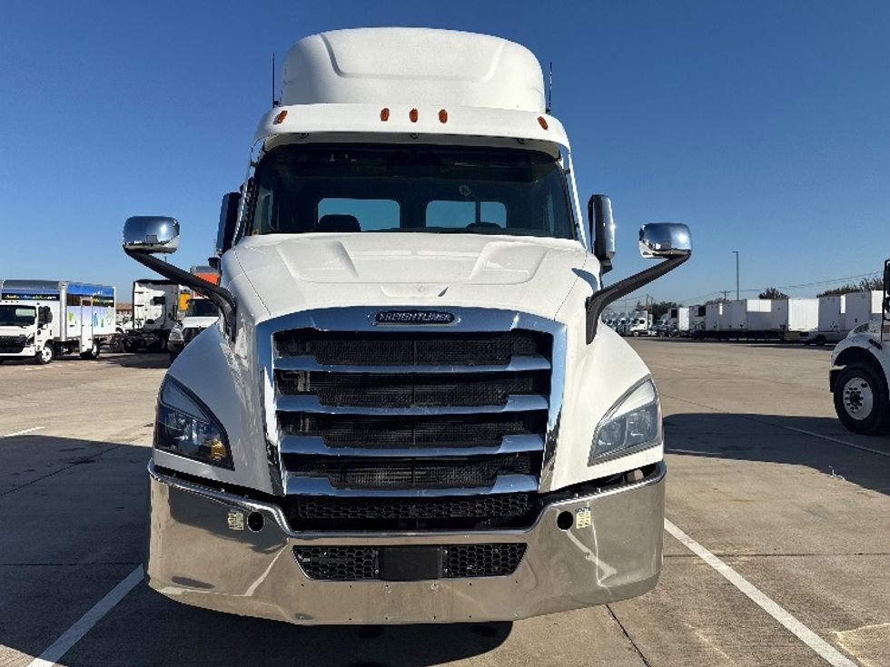 Day Cab Tractor-Heavy Duty Tractors-Freightliner-2021-T11664ST-Arlington-TX-472,511\n\t\tmiles-$ 52,000 - Image 2
