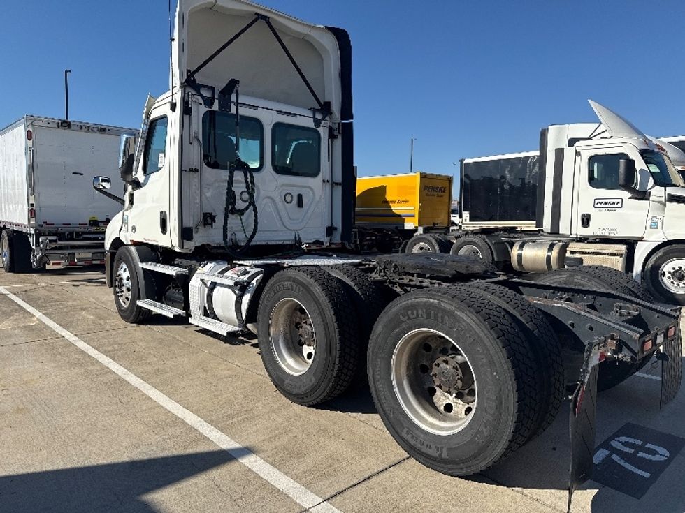Day Cab Tractor-Heavy Duty Tractors-Freightliner-2021-T11664ST-Arlington-TX-472,511\n\t\tmiles-$ 52,000 - Image 5