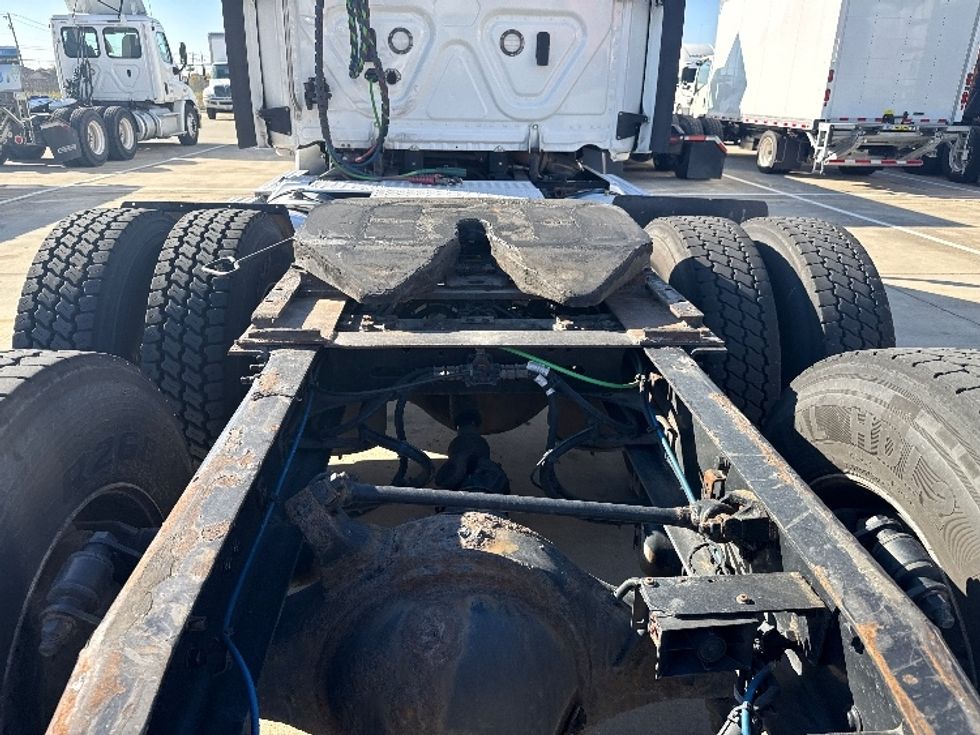 Day Cab Tractor-Heavy Duty Tractors-Freightliner-2021-T11664ST-Arlington-TX-472,511\n\t\tmiles-$ 52,000 - Image 6