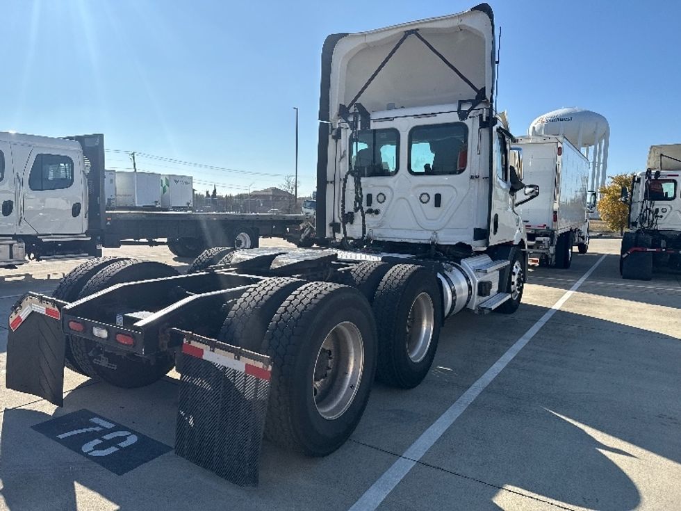 Day Cab Tractor-Heavy Duty Tractors-Freightliner-2021-T11664ST-Arlington-TX-472,511\n\t\tmiles-$ 52,000 - Image 7