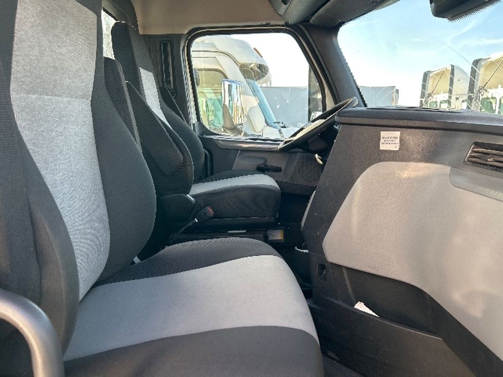 Day Cab Tractor-Heavy Duty Tractors-Freightliner-2021-T11664ST-Arlington-TX-496,545\n\t\tmiles-$ 49,500 - Image 13