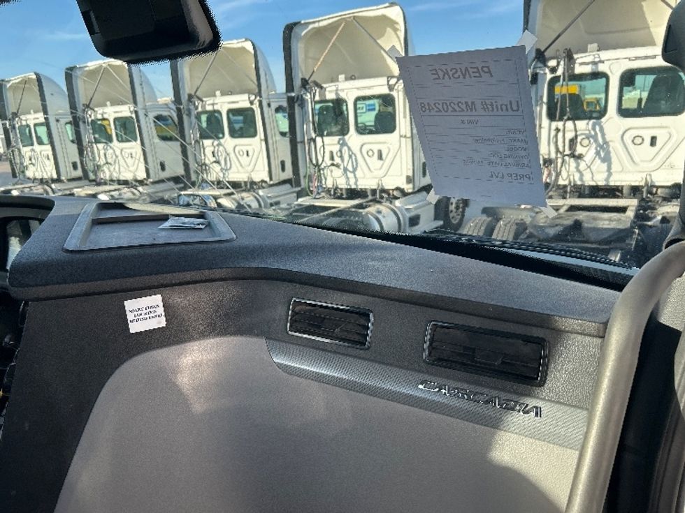 Day Cab Tractor-Heavy Duty Tractors-Freightliner-2021-T11664ST-Arlington-TX-496,545\n\t\tmiles-$ 49,500 - Image 14