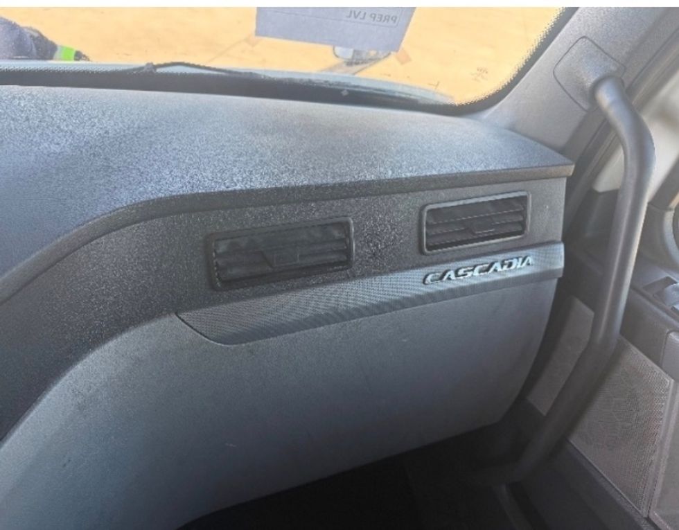 Day Cab Tractor-Heavy Duty Tractors-Freightliner-2021-T11664ST-Arlington-TX-504,161\n\t\tmiles-$ 48,750 - Image 13