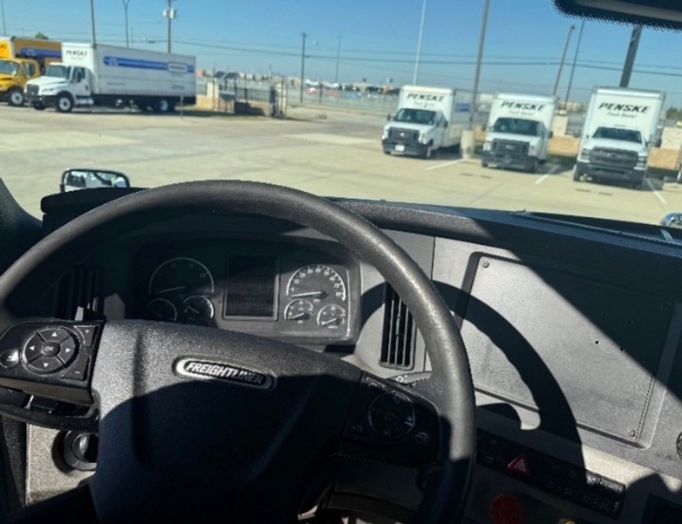 Day Cab Tractor-Heavy Duty Tractors-Freightliner-2021-T11664ST-Arlington-TX-504,161\n\t\tmiles-$ 48,750 - Image 14