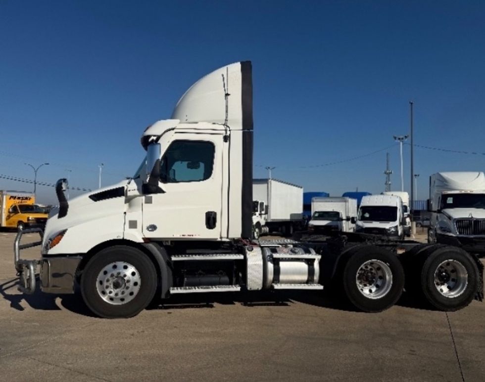 Day Cab Tractor-Heavy Duty Tractors-Freightliner-2021-T11664ST-Arlington-TX-504,161\n\t\tmiles-$ 48,750 - Image 4