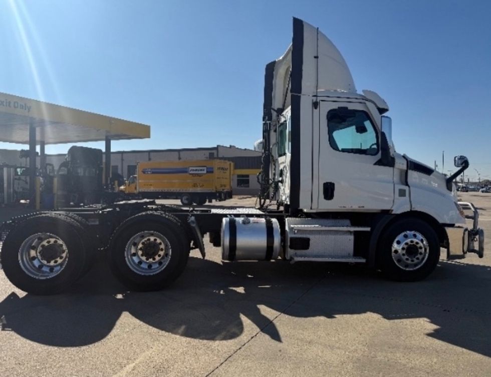 Day Cab Tractor-Heavy Duty Tractors-Freightliner-2021-T11664ST-Arlington-TX-504,161\n\t\tmiles-$ 48,750 - Image 8