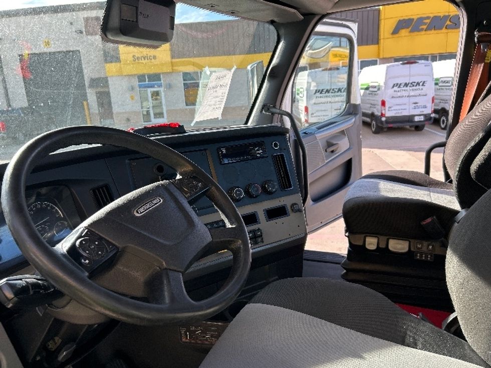 Day Cab Tractor-Heavy Duty Tractors-Freightliner-2021-T11664ST-Arlington-TX-511,443\n\t\tmiles-$ 47,750 - Image 10