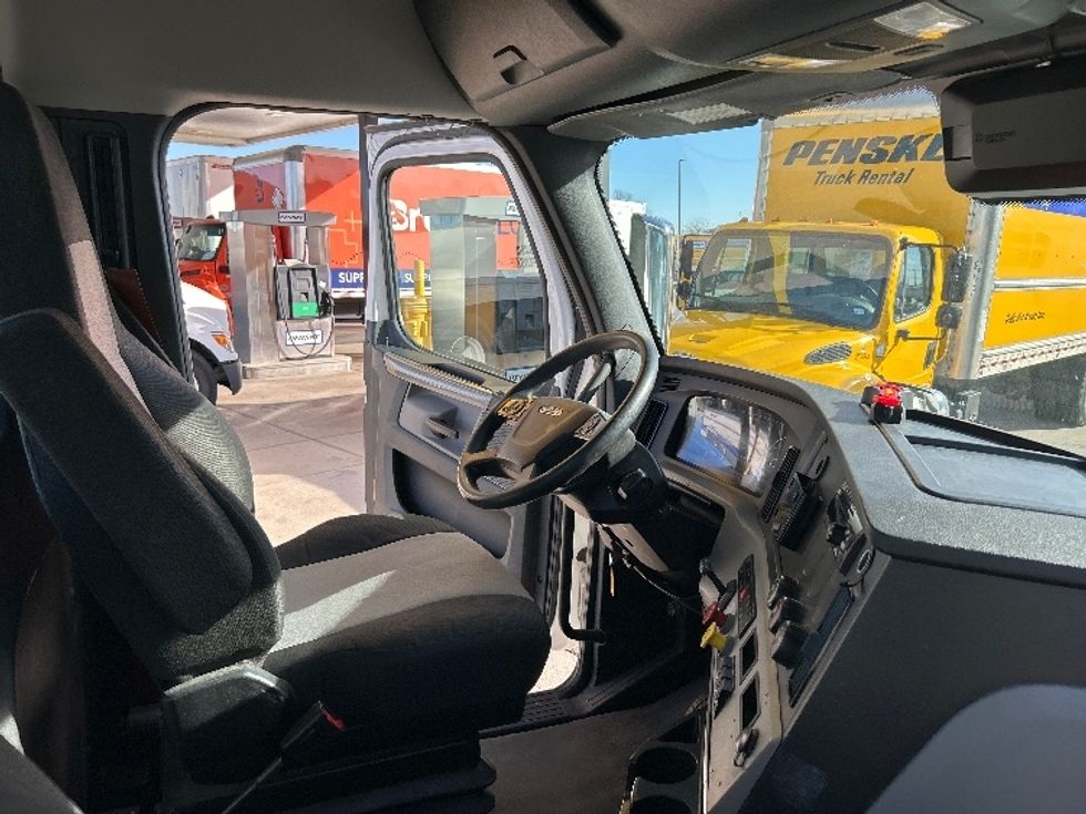 Day Cab Tractor-Heavy Duty Tractors-Freightliner-2021-T11664ST-Arlington-TX-511,443\n\t\tmiles-$ 47,750 - Image 14