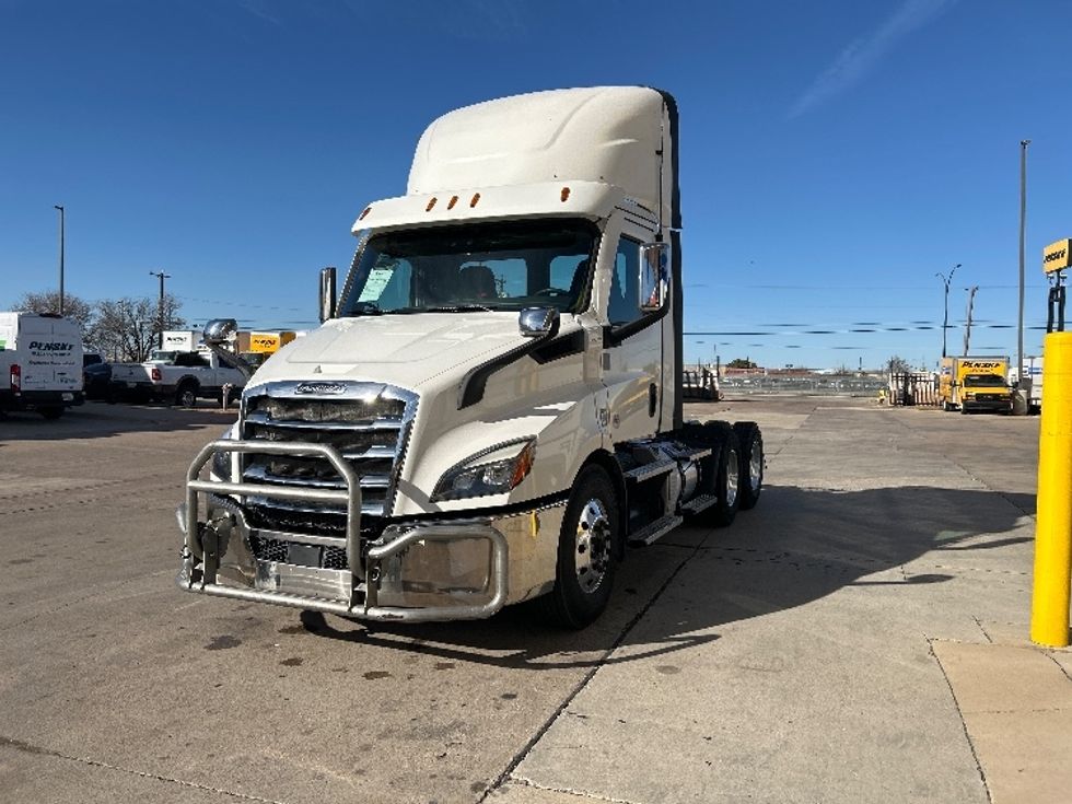 Day Cab Tractor-Heavy Duty Tractors-Freightliner-2021-T11664ST-Arlington-TX-511,443\n\t\tmiles-$ 47,750 - Image 3
