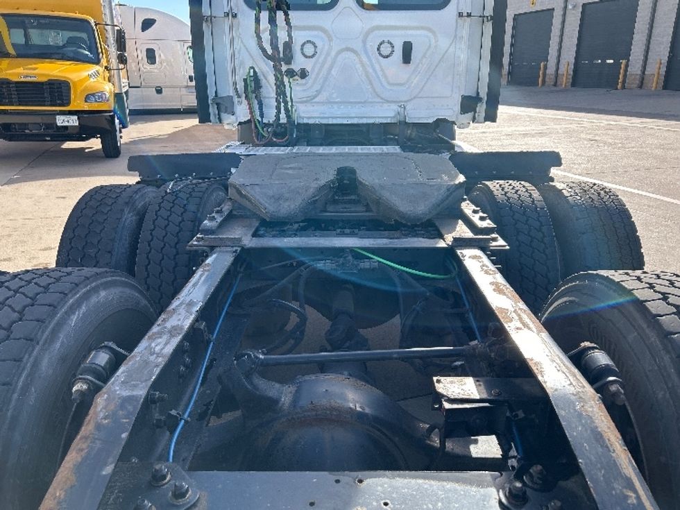 Day Cab Tractor-Heavy Duty Tractors-Freightliner-2021-T11664ST-Arlington-TX-511,443\n\t\tmiles-$ 47,750 - Image 6