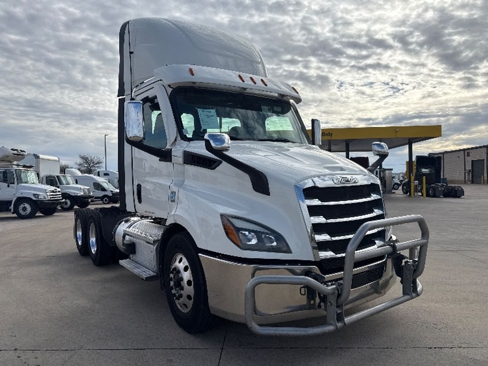Day Cab Tractor-Heavy Duty Tractors-Freightliner-2021-T11664ST-Arlington-TX-515,519\n\t\tmiles-$ 47,500 - Image 1