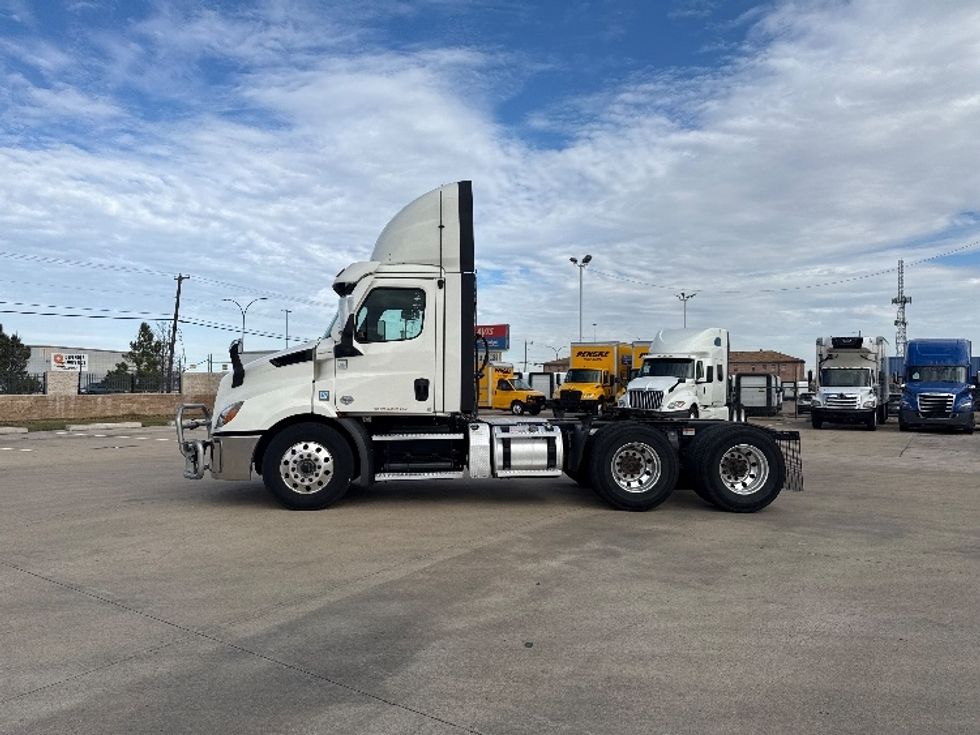 Day Cab Tractor-Heavy Duty Tractors-Freightliner-2021-T11664ST-Arlington-TX-515,519\n\t\tmiles-$ 47,500 - Image 4