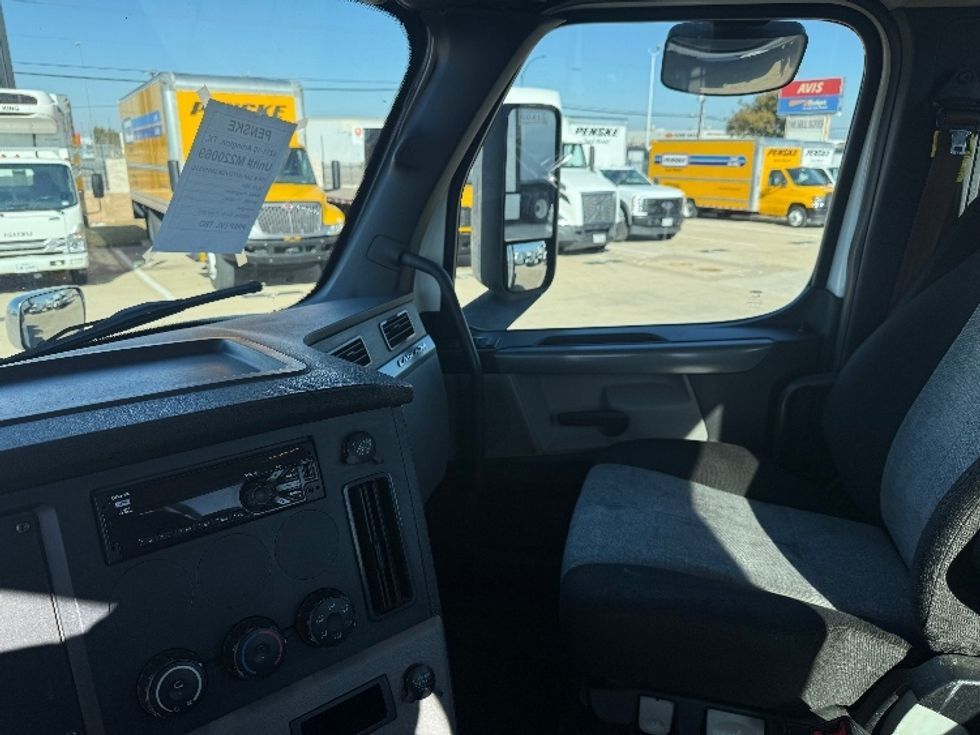 Day Cab Tractor-Heavy Duty Tractors-Freightliner-2021-T11664ST-Arlington-TX-533,922\n\t\tmiles-$ 45,500 - Image 10