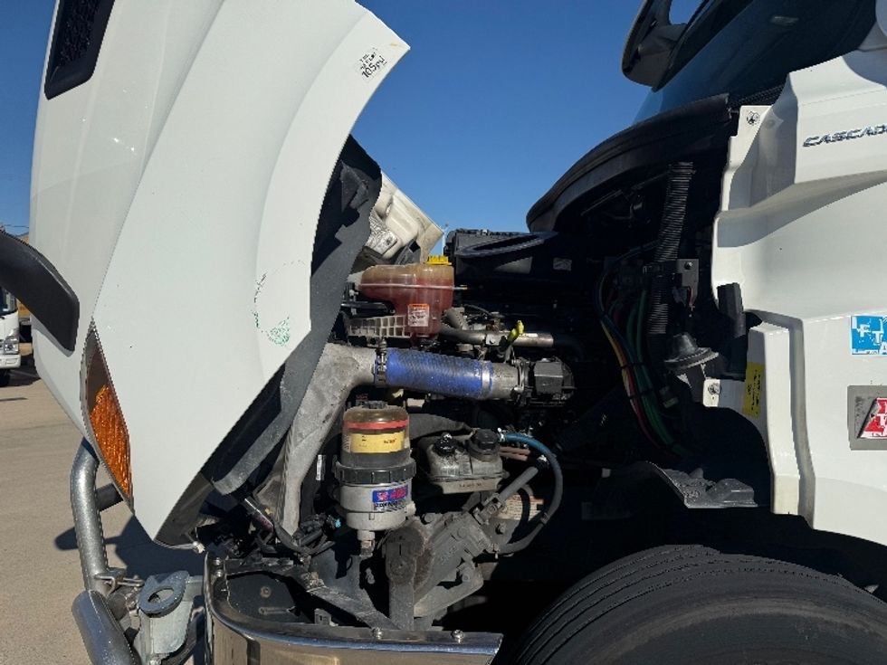 Day Cab Tractor-Heavy Duty Tractors-Freightliner-2021-T11664ST-Arlington-TX-533,922\n\t\tmiles-$ 45,500 - Image 15