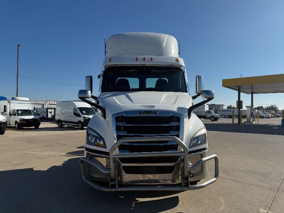 Day Cab Tractor-Heavy Duty Tractors-Freightliner-2021-T11664ST-Arlington-TX-533,922\n\t\tmiles-$ 45,500 - Image 2