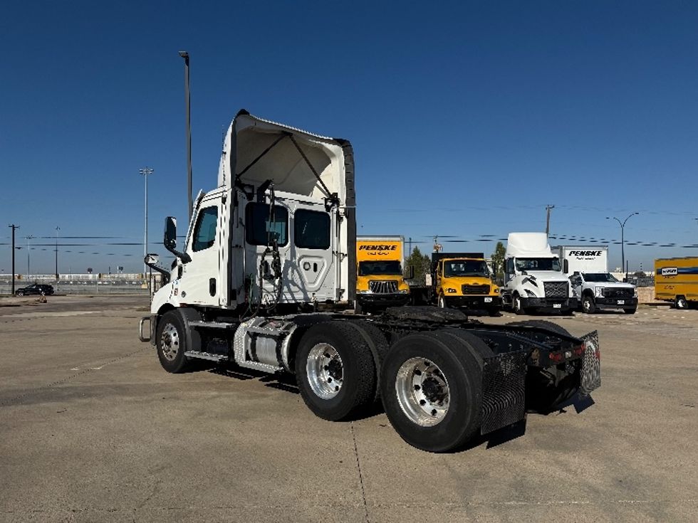 Day Cab Tractor-Heavy Duty Tractors-Freightliner-2021-T11664ST-Arlington-TX-533,922\n\t\tmiles-$ 45,500 - Image 5