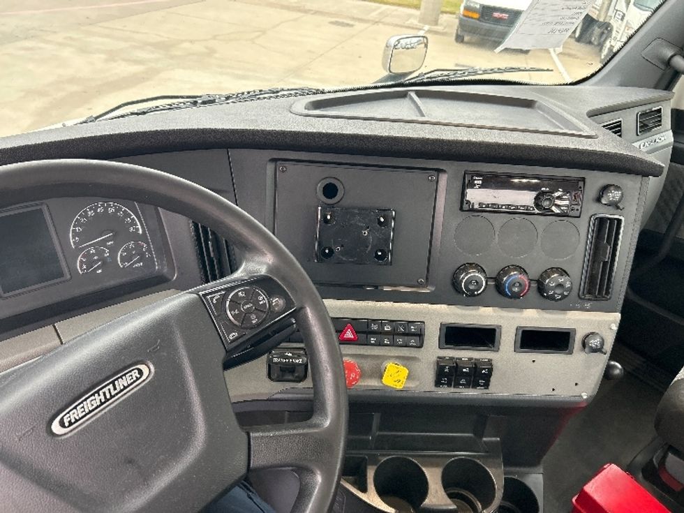 Day Cab Tractor-Heavy Duty Tractors-Freightliner-2021-T11664ST-Arlington-TX-537,337\n\t\tmiles-$ 45,000 - Image 10