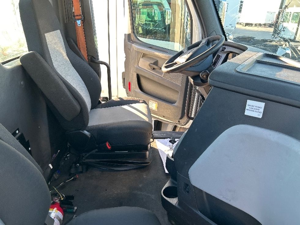 Day Cab Tractor-Heavy Duty Tractors-Freightliner-2021-T11664ST-Arlington-TX-537,337\n\t\tmiles-$ 45,000 - Image 14