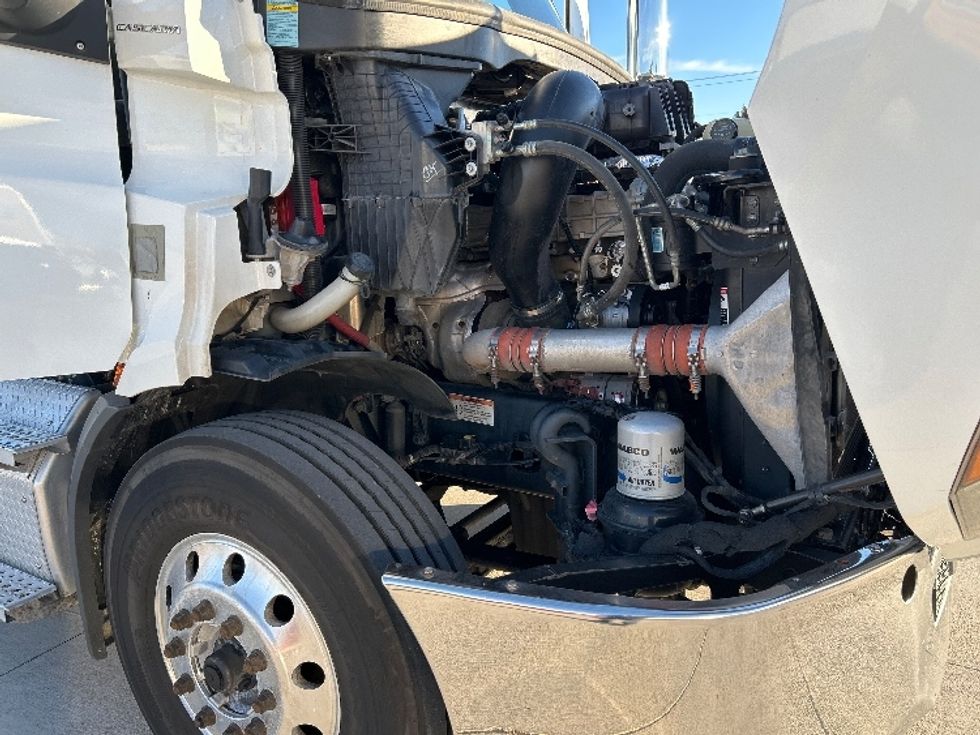 Day Cab Tractor-Heavy Duty Tractors-Freightliner-2021-T11664ST-Arlington-TX-537,337\n\t\tmiles-$ 45,000 - Image 15