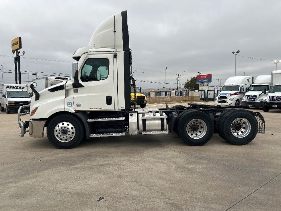 Day Cab Tractor-Heavy Duty Tractors-Freightliner-2021-T11664ST-Arlington-TX-537,337\n\t\tmiles-$ 45,000 - Image 4