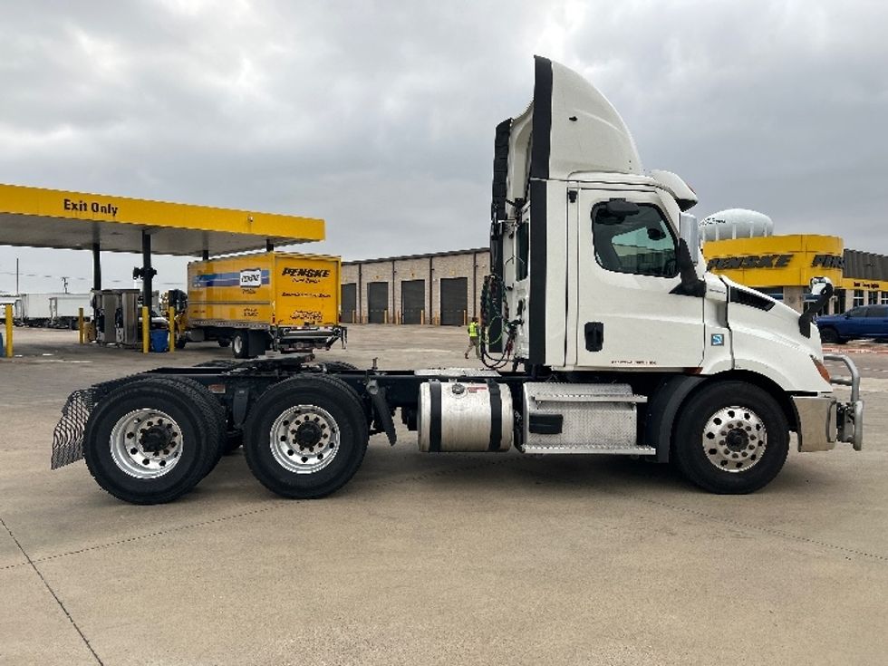 Day Cab Tractor-Heavy Duty Tractors-Freightliner-2021-T11664ST-Arlington-TX-537,337\n\t\tmiles-$ 45,000 - Image 8