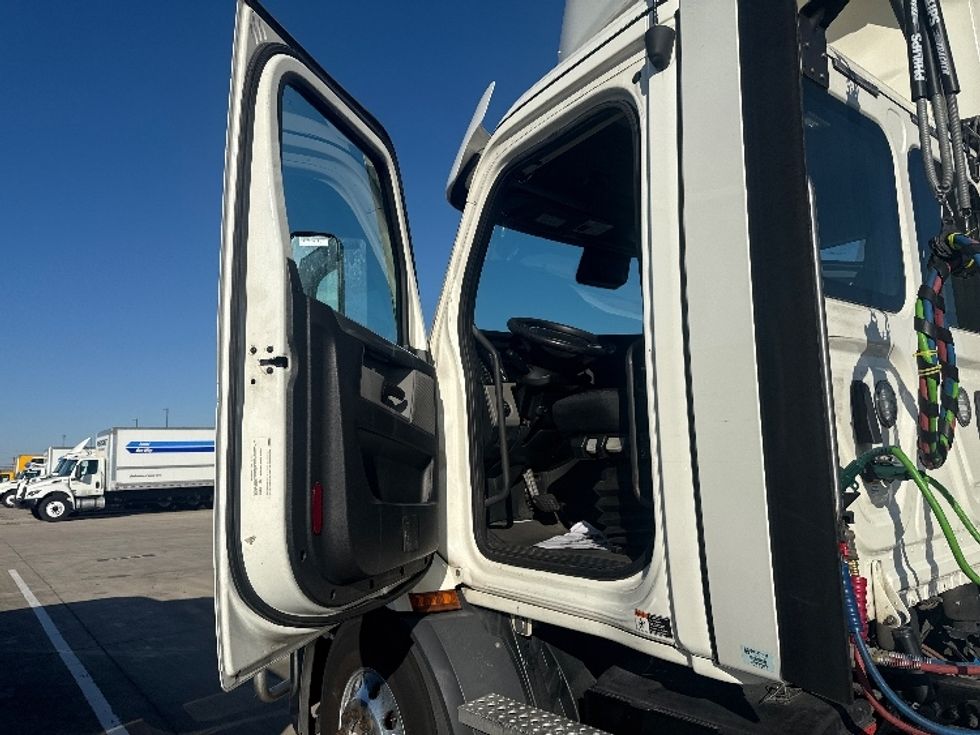 Day Cab Tractor-Heavy Duty Tractors-Freightliner-2021-T11664ST-Arlington-TX-537,337\n\t\tmiles-$ 45,000 - Image 9