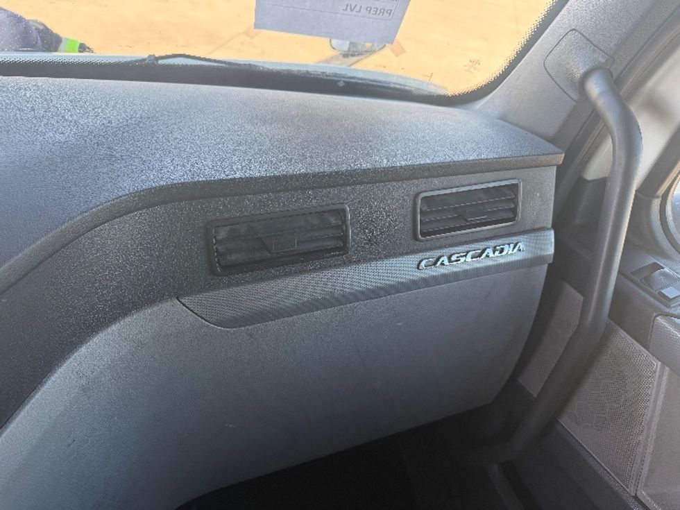 Day Cab Tractor-Heavy Duty Tractors-Freightliner-2021-T11664ST-Arlington-TX-537,715\n\t\tmiles-$ 45,000 - Image 13