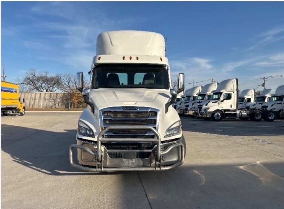 Day Cab Tractor-Heavy Duty Tractors-Freightliner-2021-T11664ST-Arlington-TX-537,715\n\t\tmiles-$ 45,000 - Image 2
